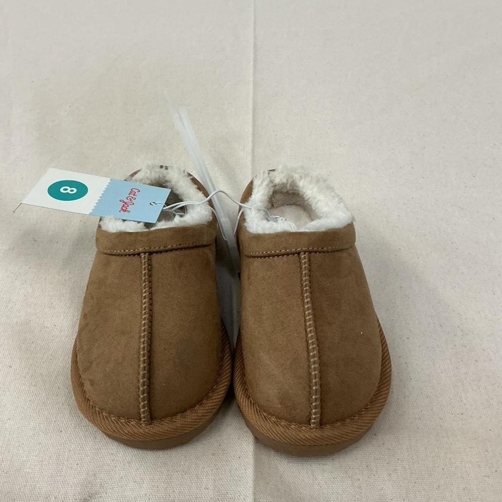 Cozy Cat & Jack kids slippers in a classic chestnut brown 🤎